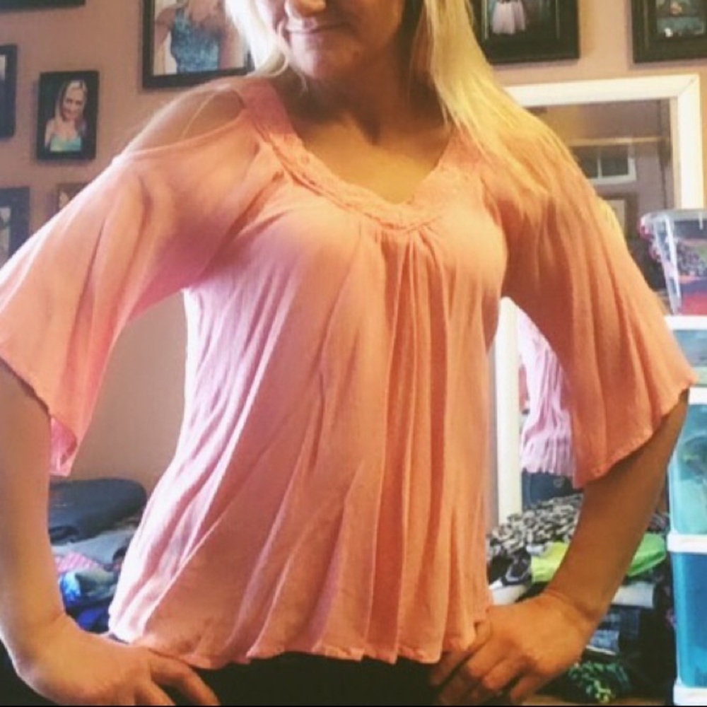 3/4 sleeve cold shoulder top - Picture 4 of 8